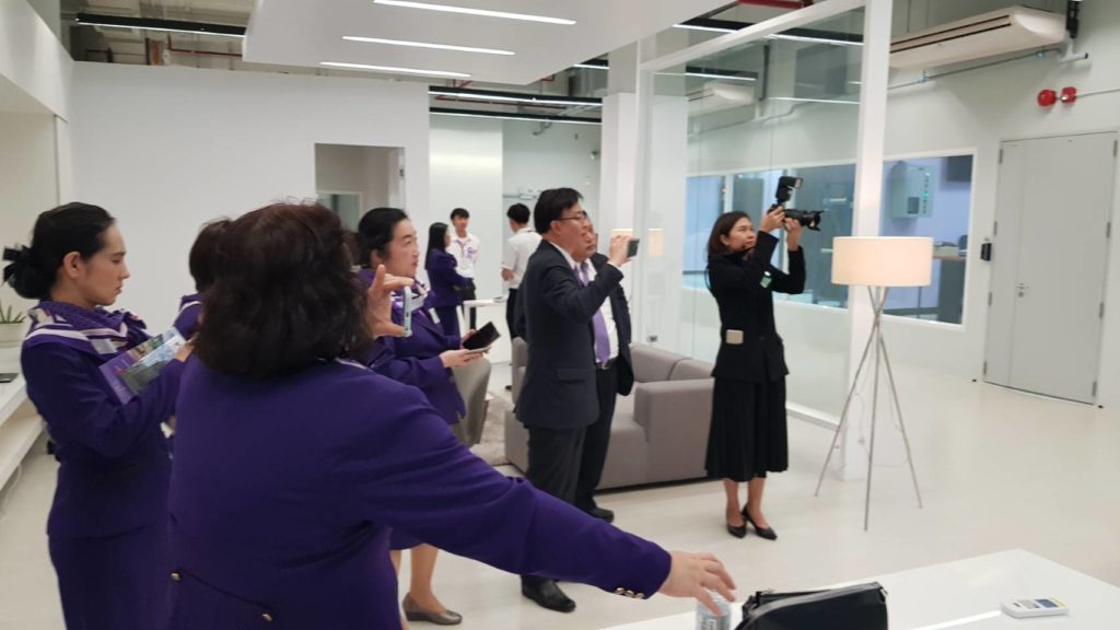 Siam Commercial Bank (SCB) Delegation Visits Brain lab