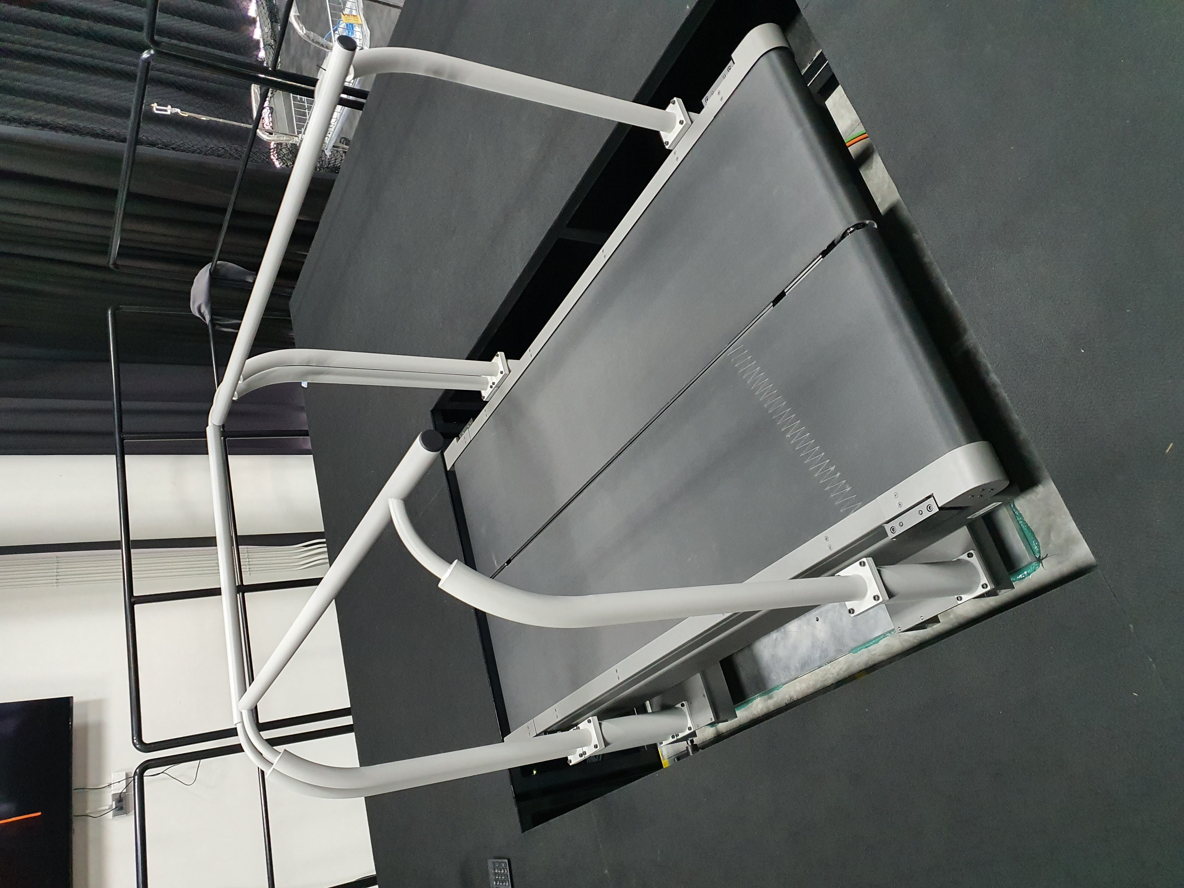 Instrumented split-belt treadmill