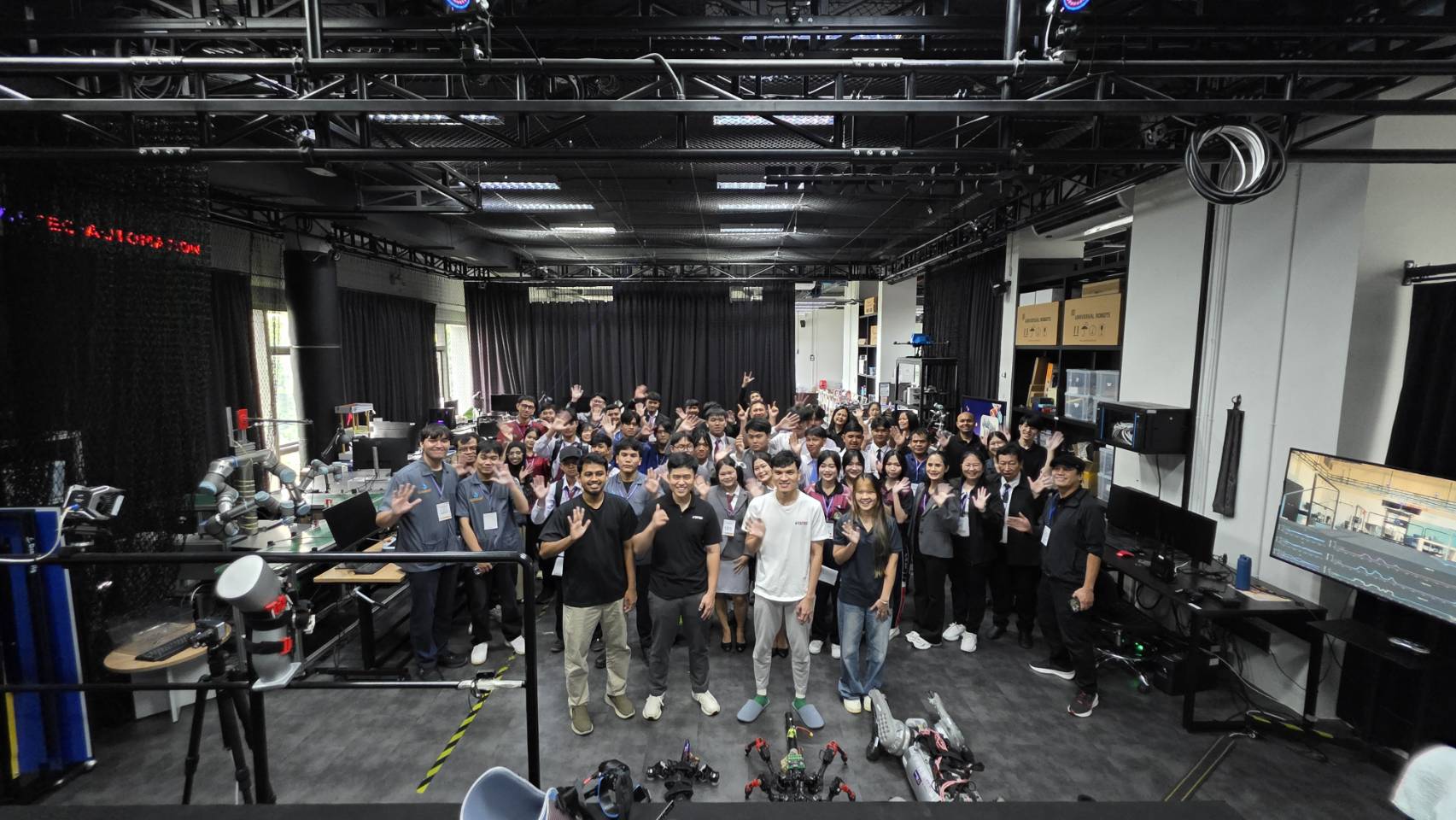 Youth Innovation Workshop: Kla Mai… Fai Roo Project Visits the Bio-inspired Robotics Lab